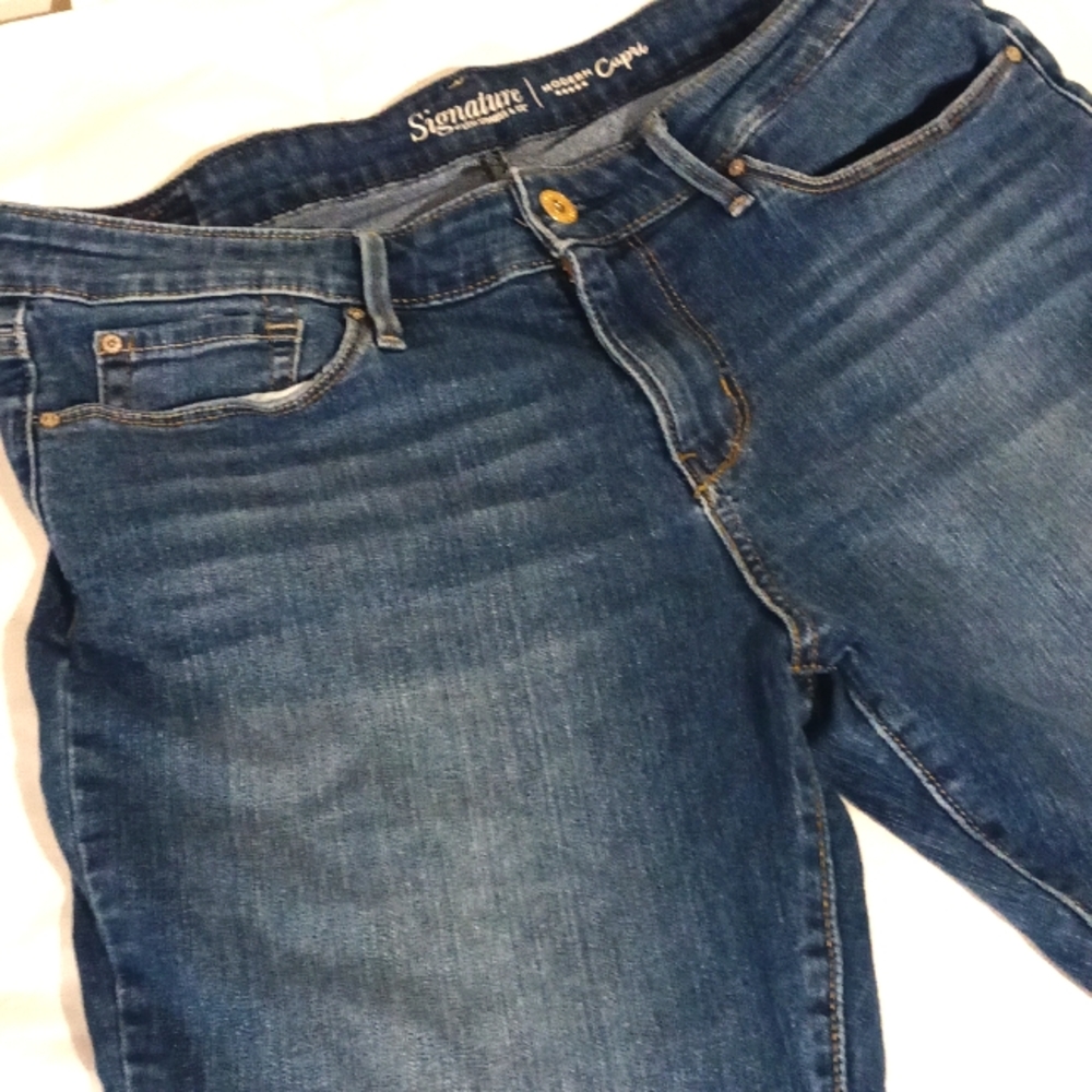Women's Sgnature Levi Strauss Cropped